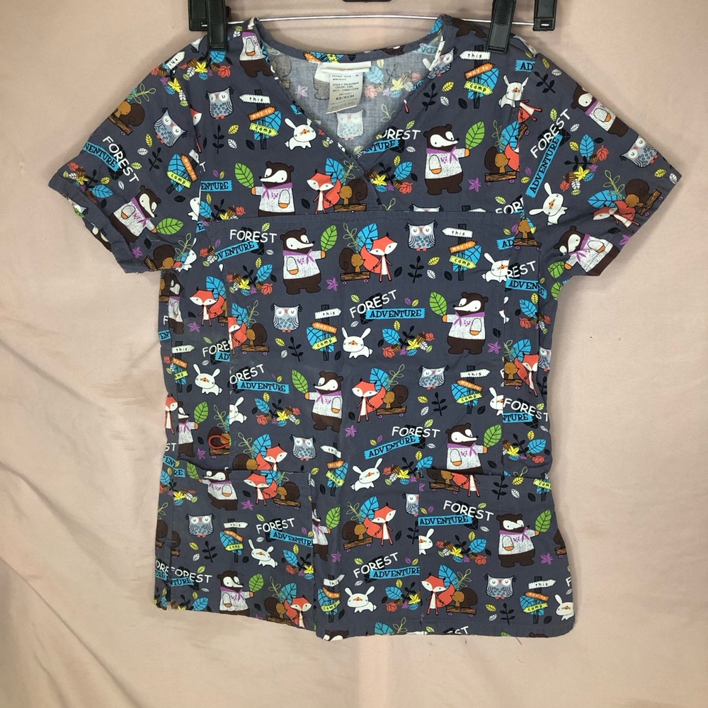 Scrubstar Scrubs Shirt in Gray with Colorful Forest Animals Size XS Small